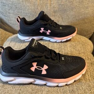 Under Armour Charged Assert Women’s Black and Pink Sneakers size 6.5